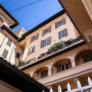 heart-of-rome-napoleone-apartment-10-to-colosseo.it-romehotels.com/